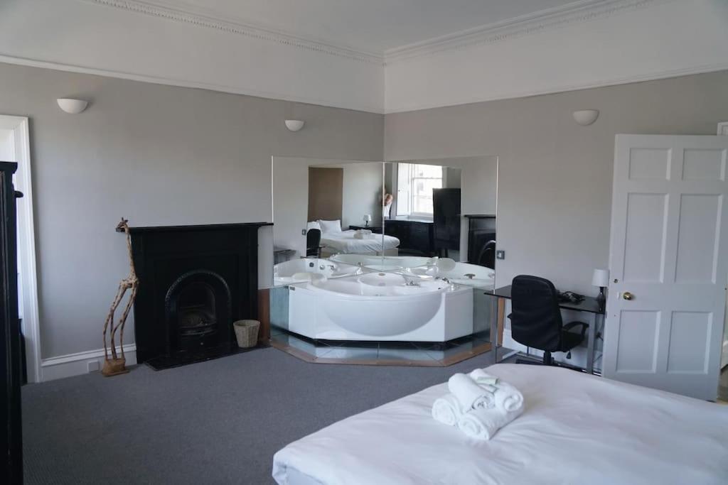 Prime Edinburgh City Centre - 4 Bed Penthouse Екстериор снимка