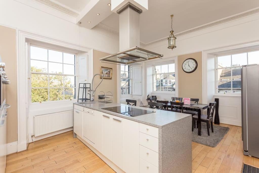 Prime Edinburgh City Centre - 4 Bed Penthouse Екстериор снимка